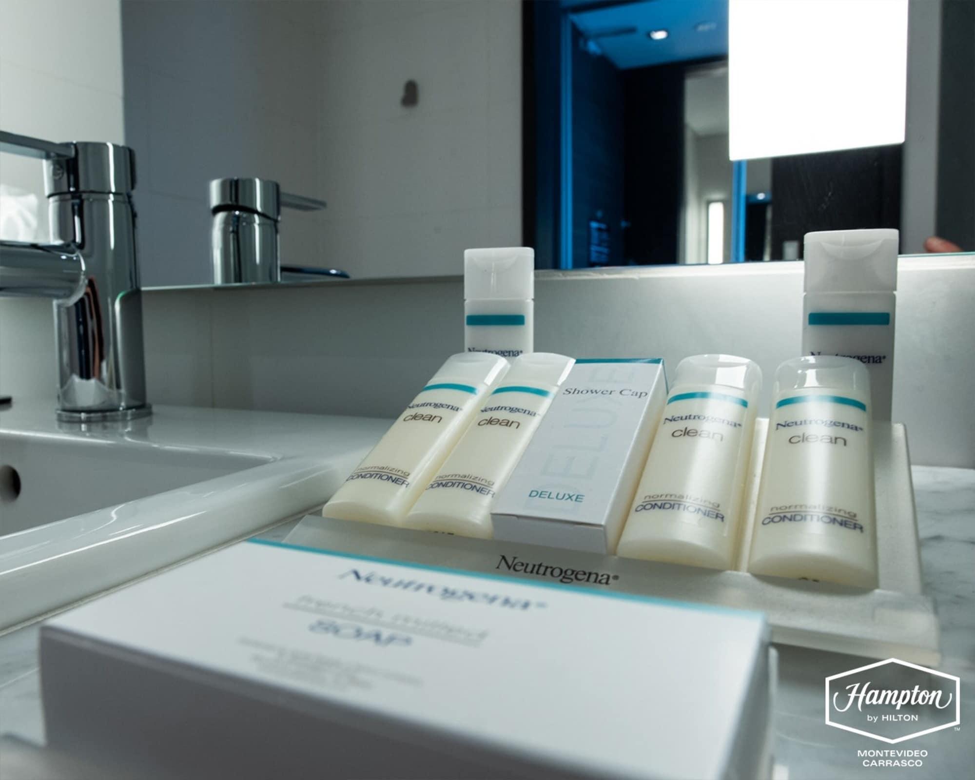 Отель Hampton By Hilton Montevideo Carrasco Сьюдад-де-ла-Коста Экстерьер фото