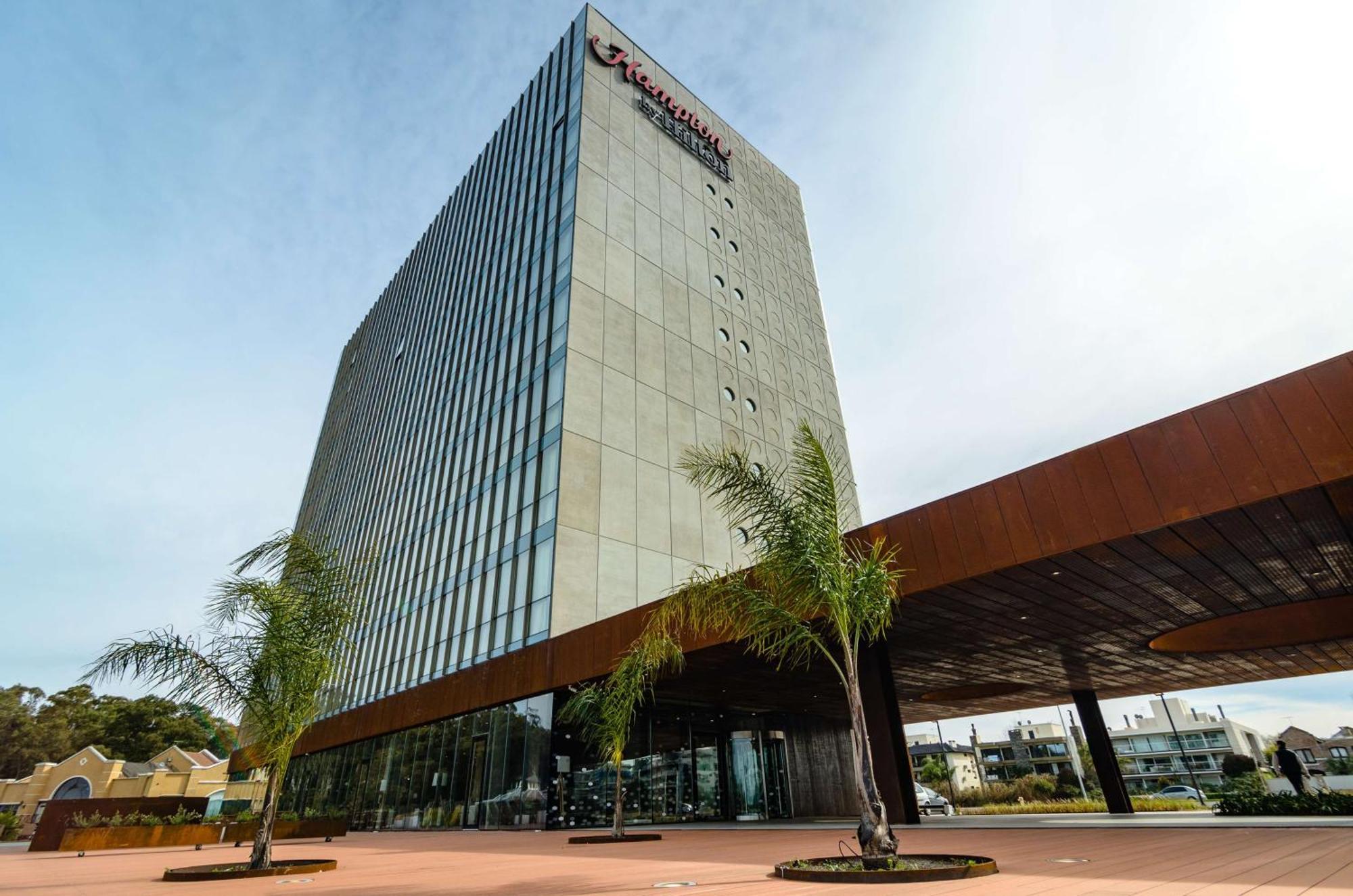Отель Hampton By Hilton Montevideo Carrasco Сьюдад-де-ла-Коста Экстерьер фото